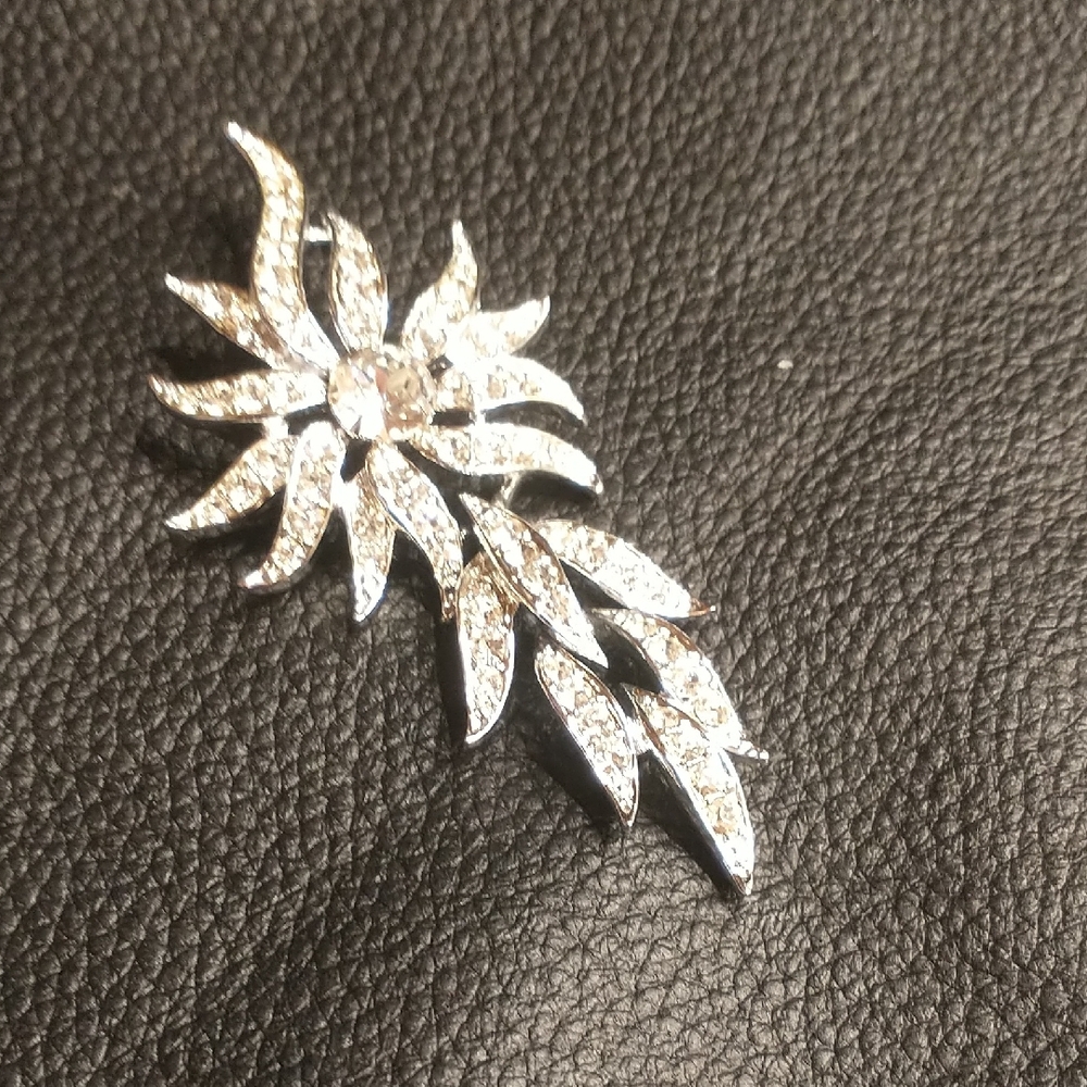1965 Sarah Coventry Articulated Brooch